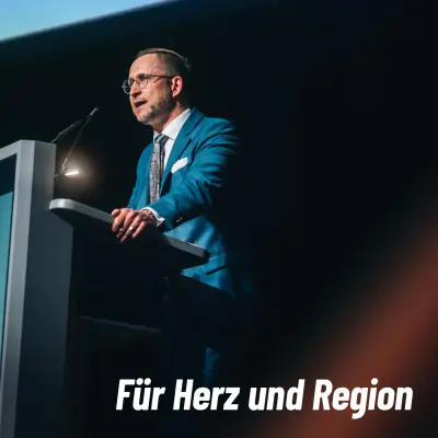 Covermotiv der Single „Für Herz und Region“: Daniel Wald am Rednerpult